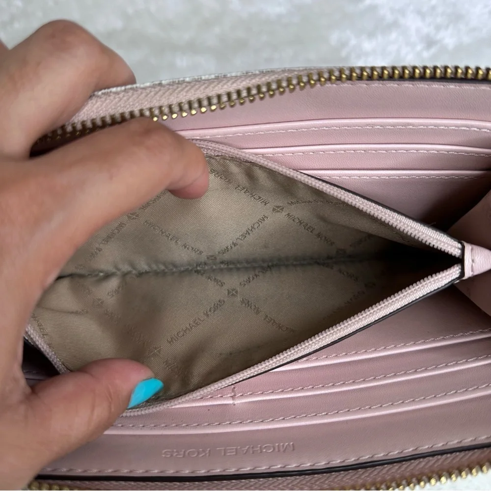 Michael Kors Jet Set Travel Zippy Wallet - Picture 12 of 14